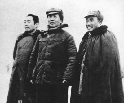 朱德和毛澤東、周恩來在延安機場
