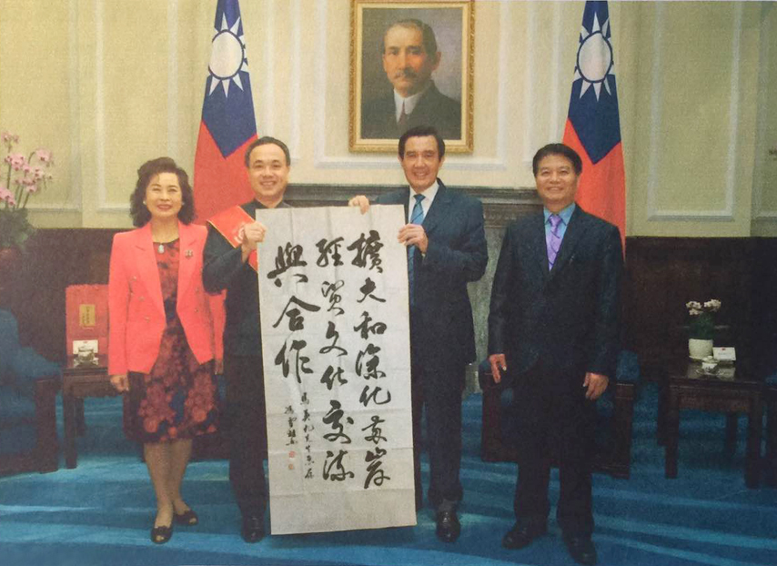 馬英九先生展示馮雪林書法作品
