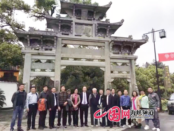 “文化下鄉(xiāng)”公益筆會活動朋友合影留念