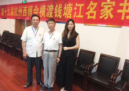 馮雪林老師和中國鄉土藝術協會人民畫院杭州分院院長何斌合影