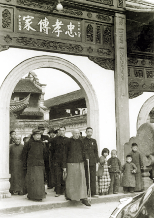 一生奉行孝道的蔣介石1949年1月身前最后一次返回奉化老家