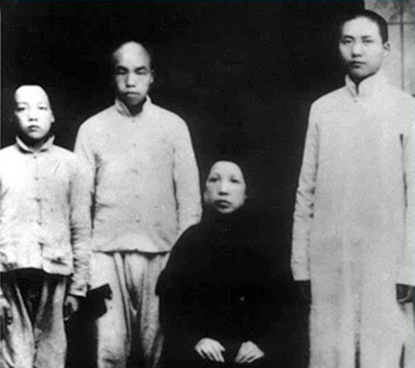 1919年毛澤東、毛澤民、毛澤覃和母親生前照