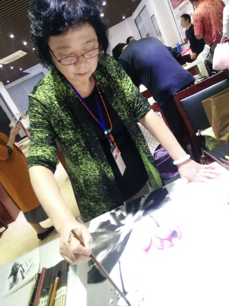 人民畫院杭州分院會員、知名書畫藝術家馬偉創(chuàng)作中